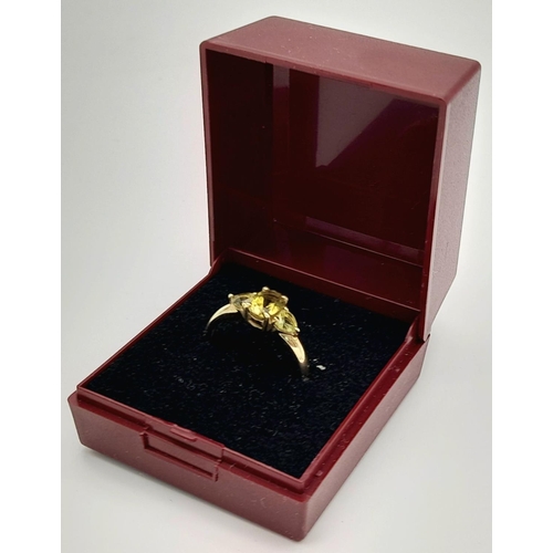 700 - Beautiful 9 carat GOLD and YELLOW AMETHYST RING. Full UK hallmark. Presented in jewellers ring box .... 