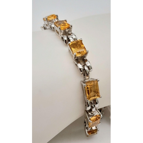 986 - A 925 Silver Citrine Gemstones Bracelet, Weight: 16.5g, approx 18.5cm in length. Ref HV2163.