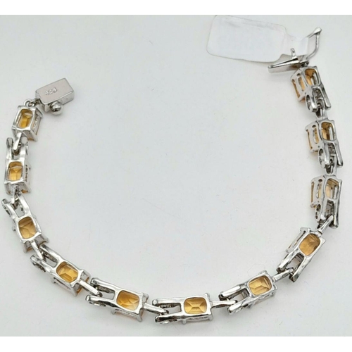 986 - A 925 Silver Citrine Gemstones Bracelet, Weight: 16.5g, approx 18.5cm in length. Ref HV2163.