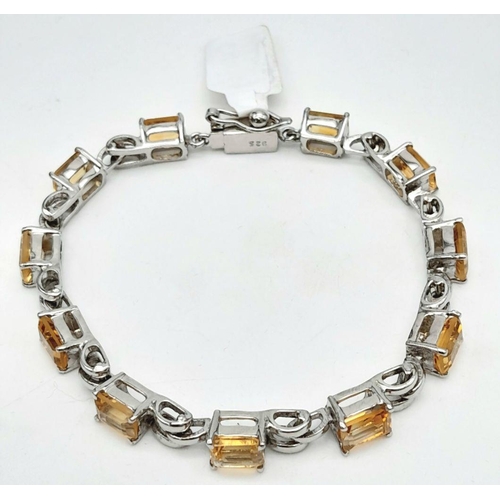 986 - A 925 Silver Citrine Gemstones Bracelet, Weight: 16.5g, approx 18.5cm in length. Ref HV2163.