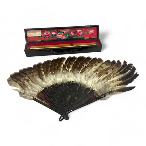 814 - An exquisite 19th-20th century European feather fan with a tortoiseshell handle
Feather and tortoise... 