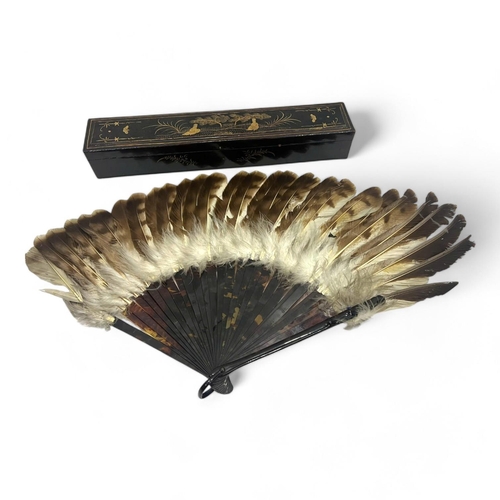 814 - An exquisite 19th-20th century European feather fan with a tortoiseshell handle
Feather and tortoise... 