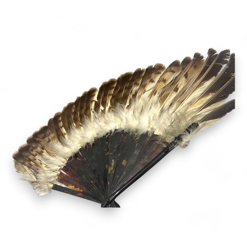 814 - An exquisite 19th-20th century European feather fan with a tortoiseshell handle
Feather and tortoise... 