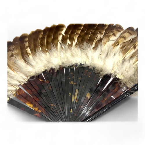 814 - An exquisite 19th-20th century European feather fan with a tortoiseshell handle
Feather and tortoise... 