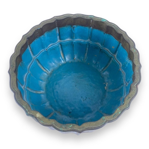 902 - An antique Chinese Cloisonné bronze Enamel large Fruit Bowl/Centre piece. Featuring a vibrant blue, ... 