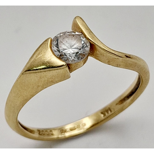 21 - Attractive 14 carat gold ring in modernist crossover style