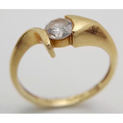 21 - Attractive 14 carat gold ring in modernist crossover style