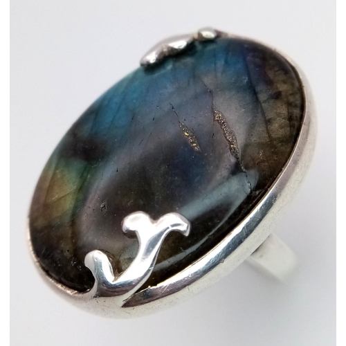 753 - A STYLISH SILVER RING WITH LARGE OBSIDIN STONE ,   14.5gms    size P