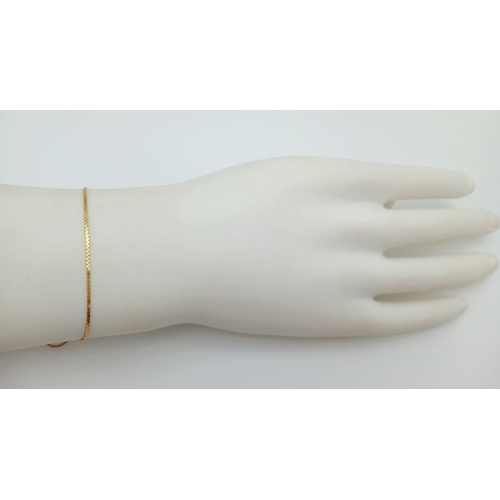 808 - An Italian 9K Gold Disappearing Bracelet. 20cm. 1g.