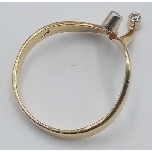 386 - An 18K Yellow Gold Diamond Abstract Ring. Size P 1/2. 3.05g total weight.