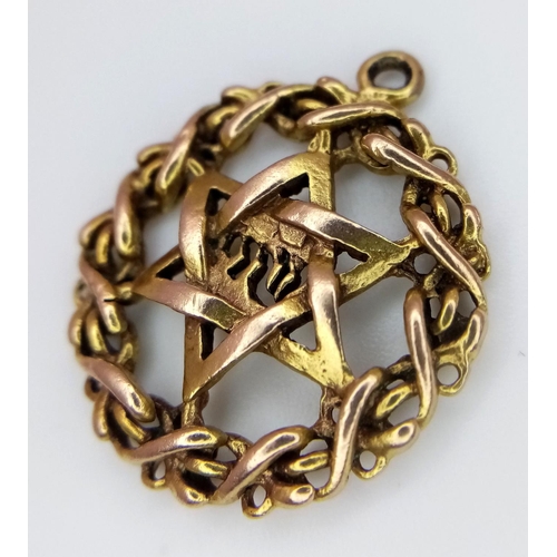 1117 - A 9K Yellow Gold Star of David Pendant. Entwined border. 2cm diameter. 2.6g