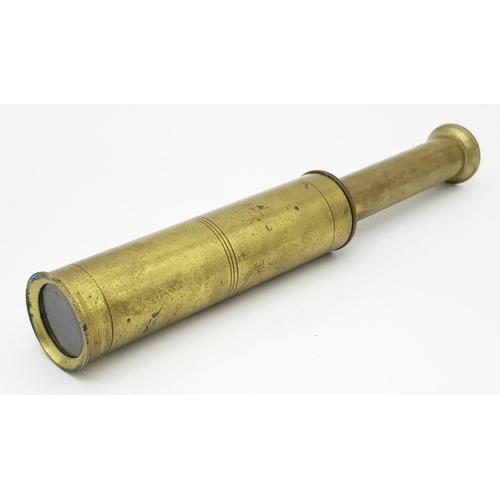 1452 - A compact extendable brass telescope. Weight: 47.1g. Dimensions: 10.3cm (closed), 16.3cm (extended).