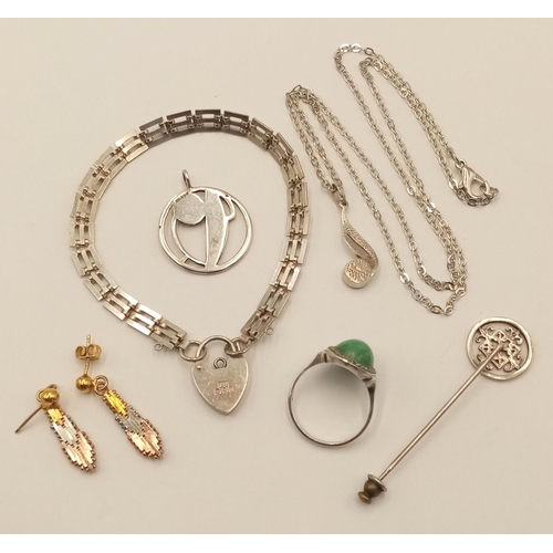 1562 - An Eclectic Lot of Silver Items - Includes a Scottish Pendant. 
26g total weight.