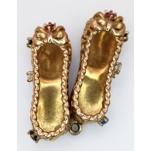 288 - A Pair of 9K Yellow Gold Stone Set Slippers Pendant. Pierced decoration. 3cm. 8.5g