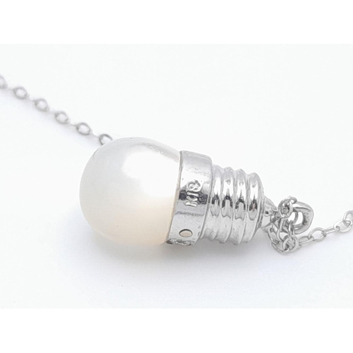 1212 - An 18K White Gold LightBulb Designed Moonstone Pendant! Comes on a delicate 9k white gold necklace. ... 