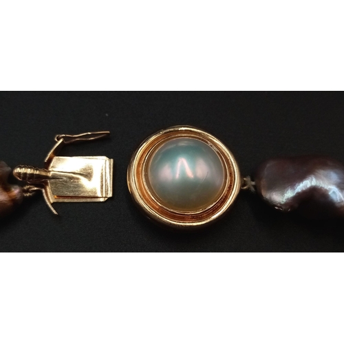 260 - A Mesmerising Vintage Baroque Pearl Necklace with a Stylish 14K Gold Clasp. Pastel shades of abstrac... 