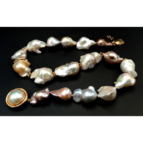 260 - A Mesmerising Vintage Baroque Pearl Necklace with a Stylish 14K Gold Clasp. Pastel shades of abstrac... 