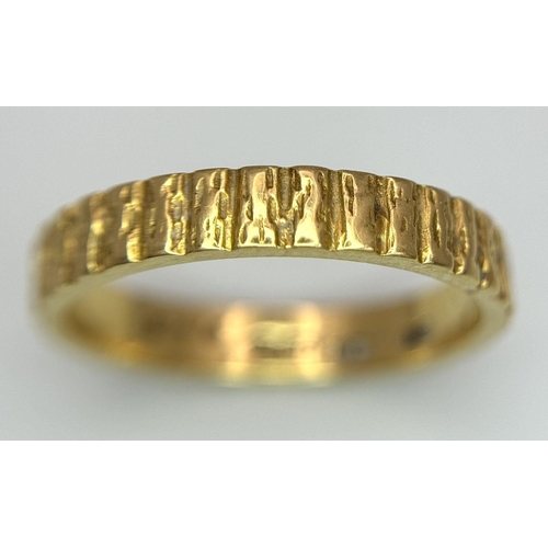 38 - An 18K Yellow Gold Ridged Band Ring. 4mm width. Size P 1/2. 4.3g weight.