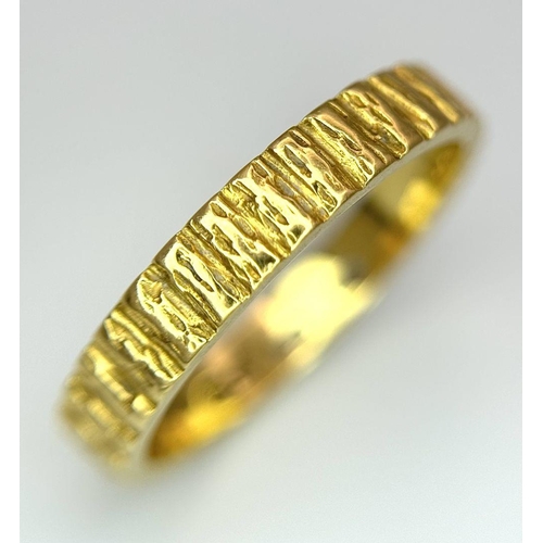 38 - An 18K Yellow Gold Ridged Band Ring. 4mm width. Size P 1/2. 4.3g weight.