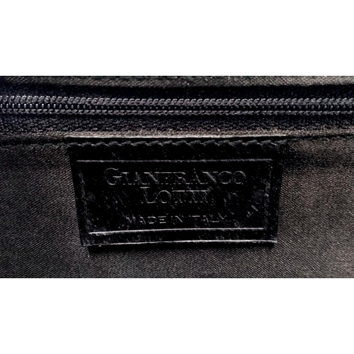 841 - A Vintage Italian Gianfranco Lotti Shoulder Bag. Decorative black textile and leather trim exterior.... 