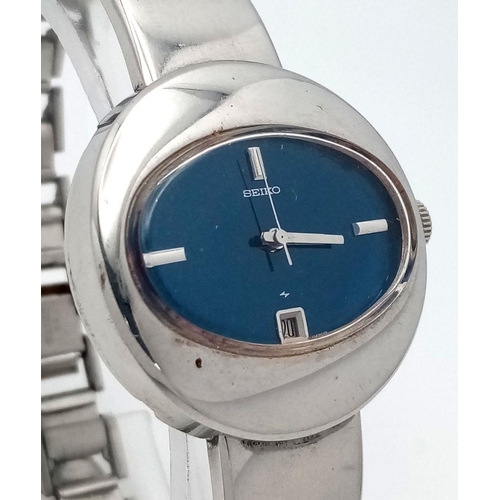 932 - A Vintage Seiko Oval Ladies Watch. Stainless steel bracelet and case - 31mm. Blue dial with date win... 