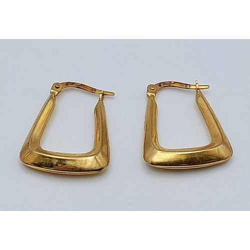 1355 - A Pair of 9K Yellow Gold Oblong Earrings. 2.5cm. 1.2g total weight.