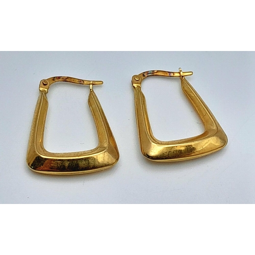 1355 - A Pair of 9K Yellow Gold Oblong Earrings. 2.5cm. 1.2g total weight.