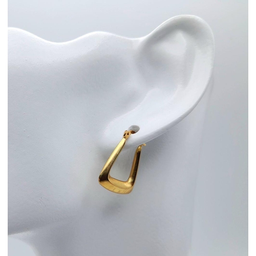 1355 - A Pair of 9K Yellow Gold Oblong Earrings. 2.5cm. 1.2g total weight.