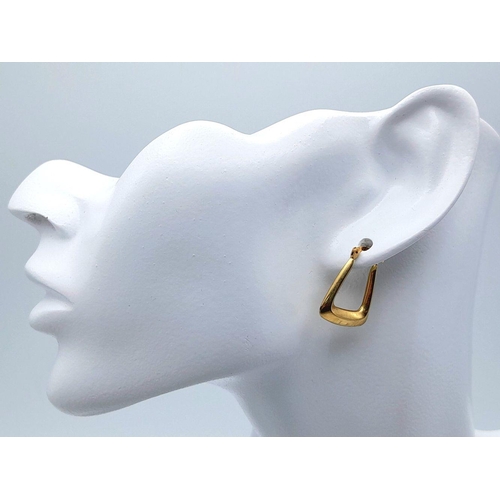 1355 - A Pair of 9K Yellow Gold Oblong Earrings. 2.5cm. 1.2g total weight.