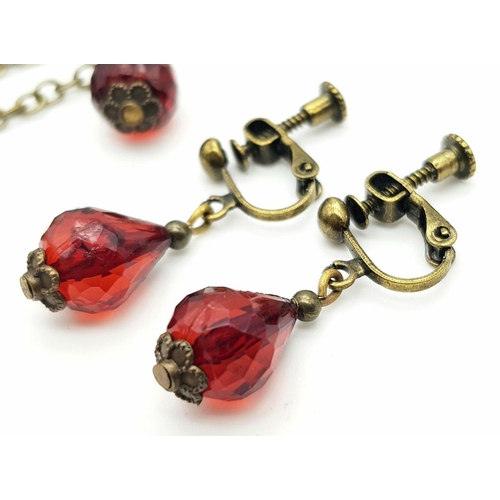 1419 - A clear faceted cherry amber resin link necklace, paired with a matching earrings set. 49cm chain le... 