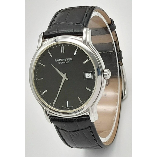 920 - A Raymond Weil Quartz Gents Watch. Black leather strap. Stainless steel case - 34mm. Black dial with... 