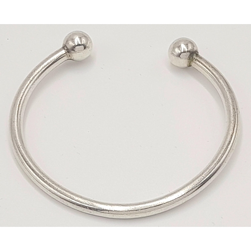 1463 - A STERLING SILVER TORQUE BANGLE. TOTAL WEIGHT APPROX. 31G. Ref: SC 4091