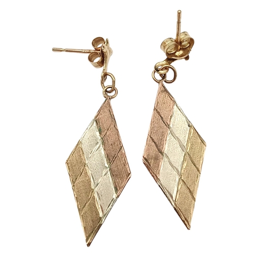 1470 - A 9K THREE COLOUR GOLD VINTAGE ART DECO STYLE DROP EARRINGS 1.5G , 35MM DROP. Ref: SC 4039