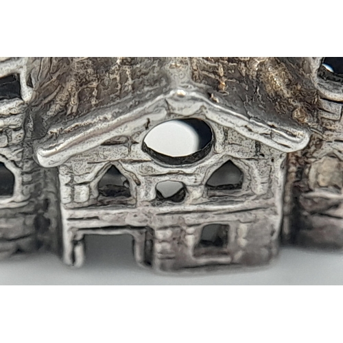 1477 - A STERLING SILVER CASTLE CHARM. TOTAL WEIGHT 5.8G. 1.7CM IN HEIGHT. 2CM IN WIDTH. Ref: SC 4102