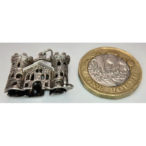 1477 - A STERLING SILVER CASTLE CHARM. TOTAL WEIGHT 5.8G. 1.7CM IN HEIGHT. 2CM IN WIDTH. Ref: SC 4102