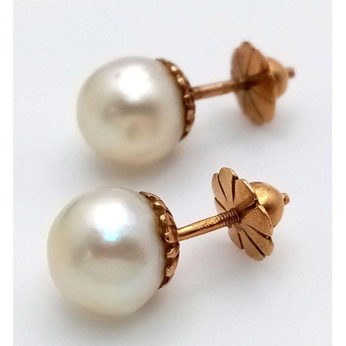 1347 - A Vintage Pair of 9K Gold, Pearl Stud Earrings. 2.5g total weight.