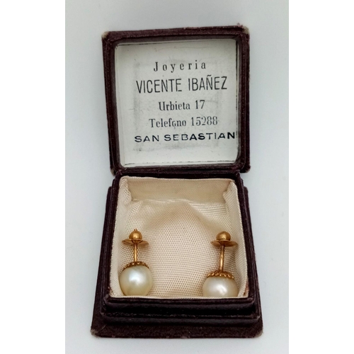 1347 - A Vintage Pair of 9K Gold, Pearl Stud Earrings. 2.5g total weight.