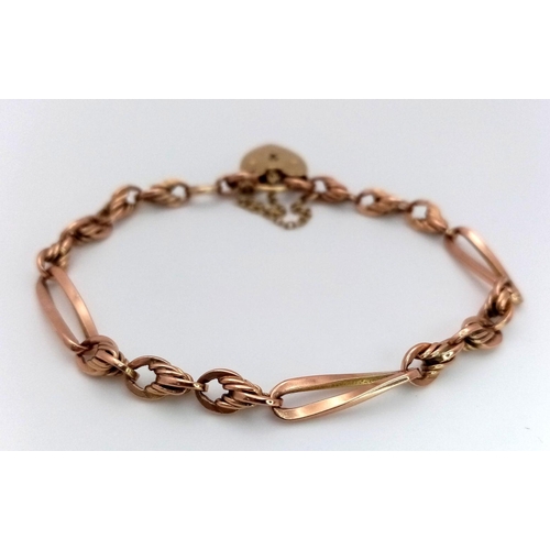 29 - A 9K rose Gold Twisted Bar and Knot Link Bracelet with a yellow gold Heart padlock Clasp. 18cm. 11.0... 