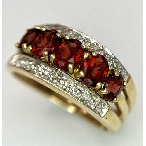 321 - A 9K YELLOW GOLD, DIAMOND AND GARNET SET RING. 4G SIZE M. SC5069