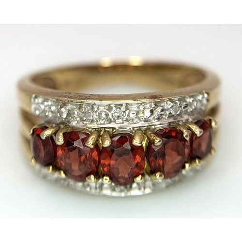 321 - A 9K YELLOW GOLD, DIAMOND AND GARNET SET RING. 4G SIZE M. SC5069