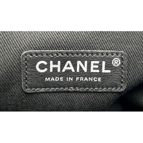 39 - A Chanel Grey Leather Shoulder Bag. Classic Double C exterior logo with silver tone and leather hand... 