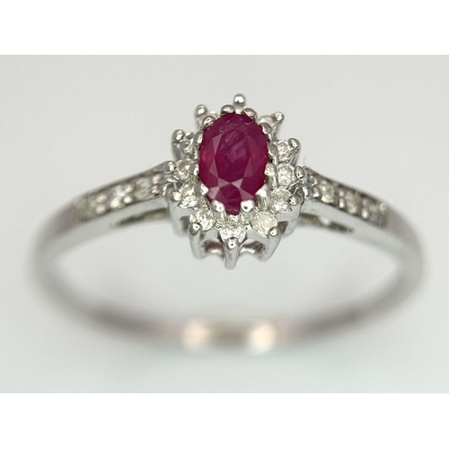 432 - A 9K WHITE GOLD DIAMOND AND RUBY RING. 2G. SIZE T. SC5034