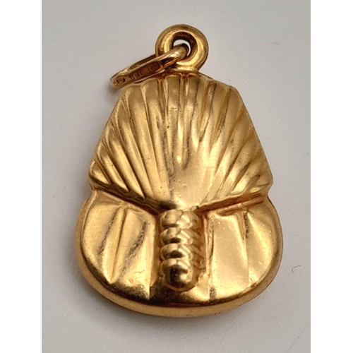 719 - A 9K YELLOW GOLD TUTANKHAMUN DEATH MASK CHARM/PENDANT. 1.5G. 25MM. SC5032