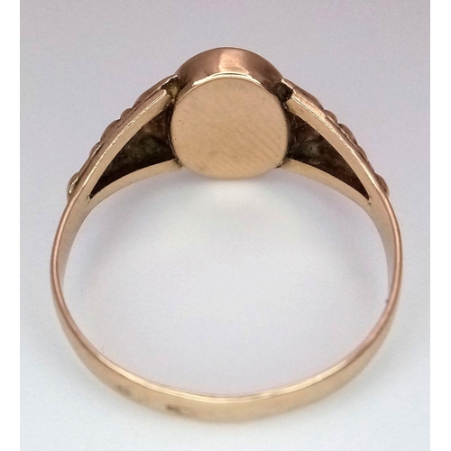 729 - A 9K Yellow Gold Initialled 'E' Signet Ring. Size L. 1.5g weight.