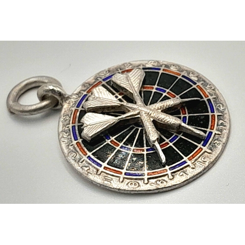 874 - IN 1! A STERLING SILVER DARTBOARD AND DARTS PENDANT. 9.3G. 2.5CM. SC5089