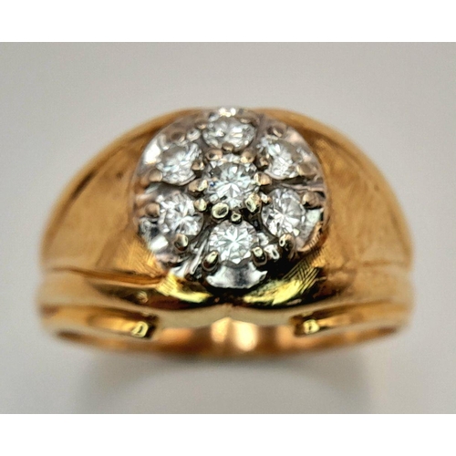 89 - AN 18K YELLOW GOLD DIAMOND SET RING. CENTRAL BRILLIANT ROUND CUT DIAMOND WITH A DIAMOND SURROUND -  ... 