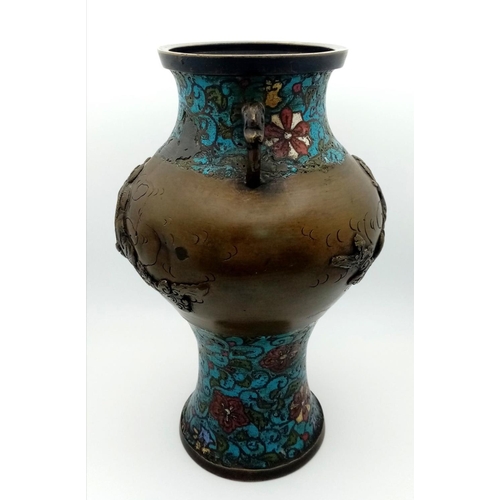 1586 - An Early 19th Century Qing Dynasty Bronze Vase. Wonderful Decorative Ornate Foo Dogs Chiselled onto ... 