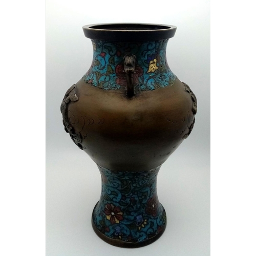 1586 - An Early 19th Century Qing Dynasty Bronze Vase. Wonderful Decorative Ornate Foo Dogs Chiselled onto ... 