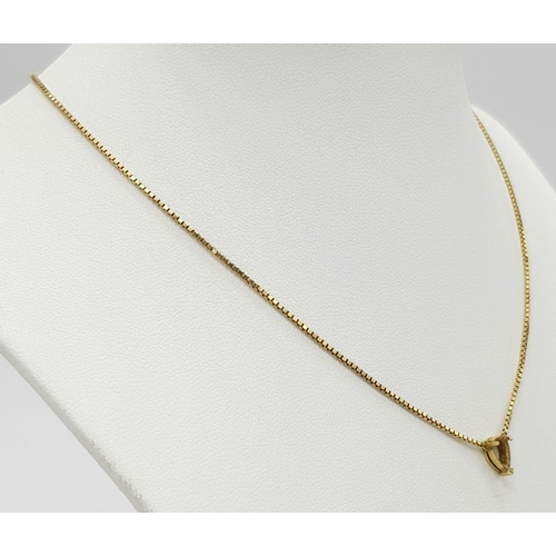 352 - An 18K Yellow Gold Venetian Link Necklace with a Stone Ready Empty Pendant. 36cm. 3.8g weight.