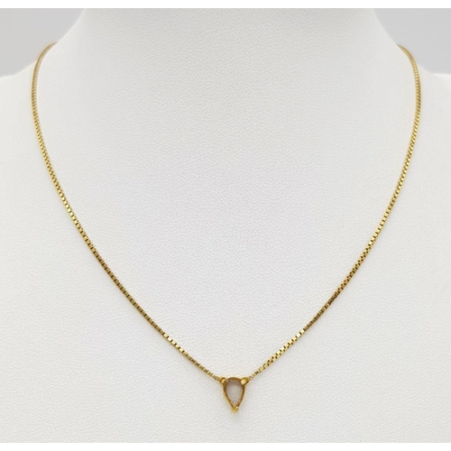 352 - An 18K Yellow Gold Venetian Link Necklace with a Stone Ready Empty Pendant. 36cm. 3.8g weight.